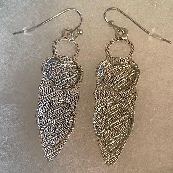Dangle Owl Fishhook Back Earrings/New - Picture 2 of 3